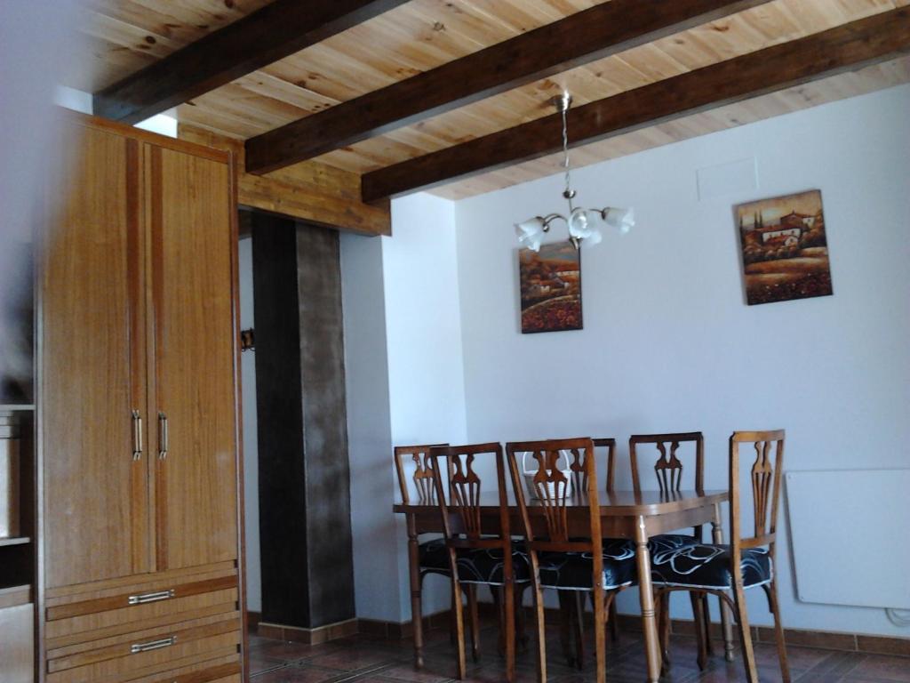 Los Aladros La Puebla De Valverde Habitación foto